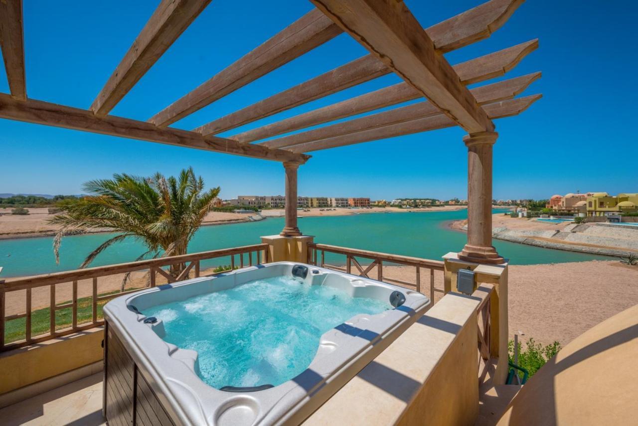 Scenic Views 3 Bedroom Villa With Private Jacuzzi In Sabina Hurghada Exterior photo